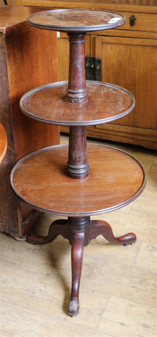 A George III mahogany three tier dumb waiter W.55cm